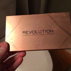 Makeup revolution eyeshadow palette